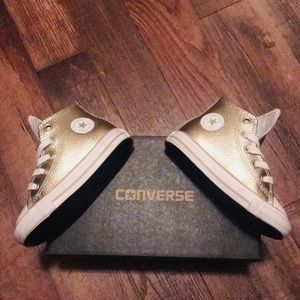 Converse size 7